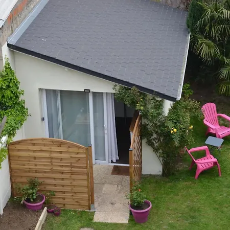 Joli Studio Au Calme Dans Un Jardin Privatif Ouistreham Exterior photo