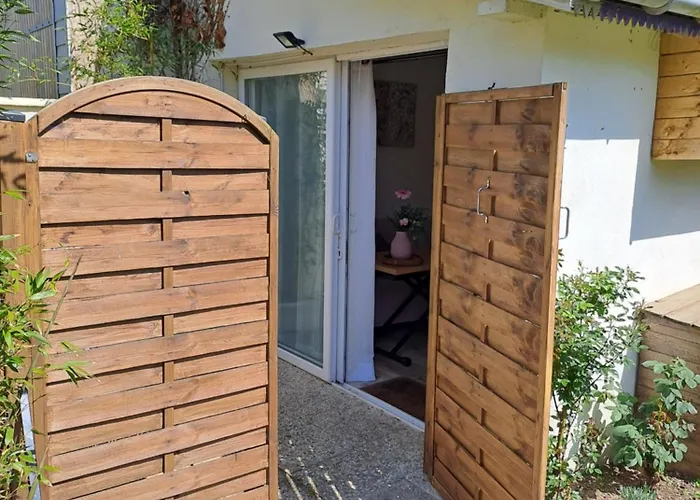 Joli Studio Au Calme Dans Un Jardin Privatif